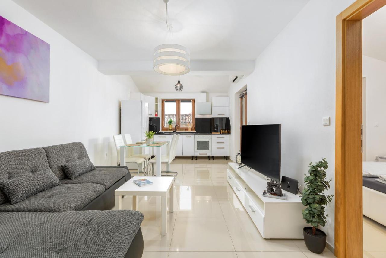 Apartment Bailey Pula Exterior photo
